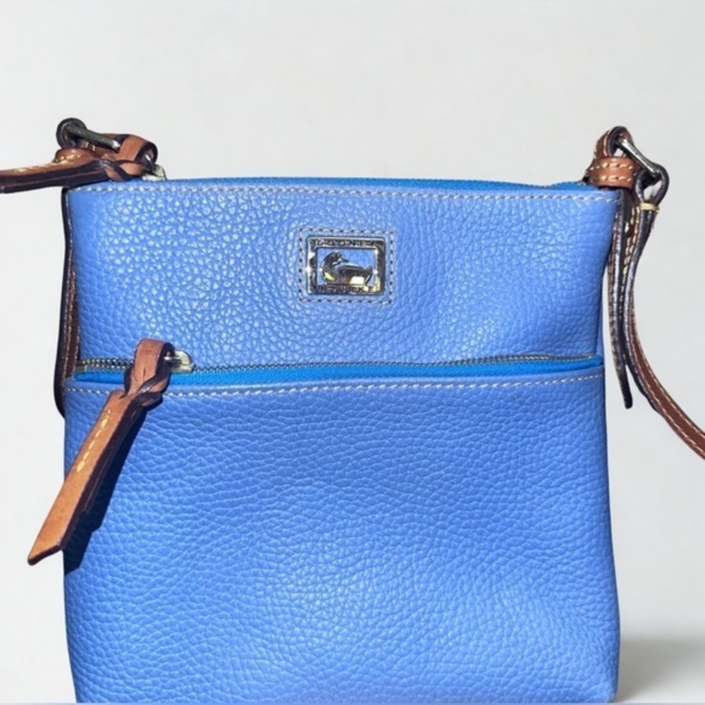 Dooney & Bourke Pebble Grain Zip Crossbody – Sky Blue / Tan Trim